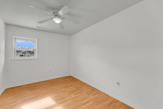 Building Photo - Folly Beach Apartment: Steps From All The Action