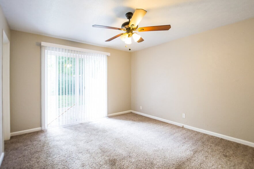 Building Photo - 155 Sunny Ln