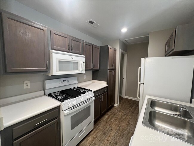 Building Photo - 209 Indian Paint Brush Dr