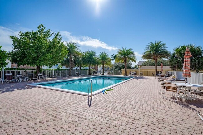 Building Photo - 1009 N Ocean Blvd