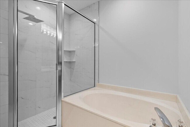 Building Photo - 5143 Elpine Way