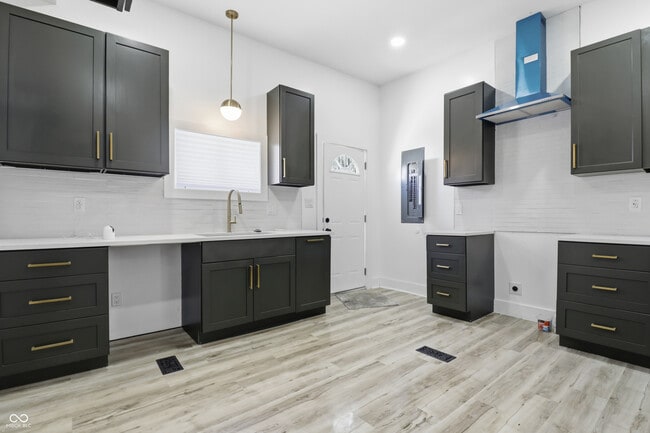 Building Photo - 29 N State Ave