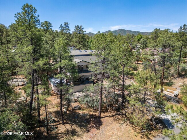 Building Photo - 847 Clubhouse Dr