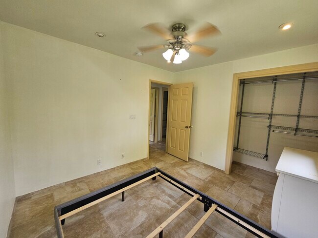 Building Photo - 15-1331-1331 24th Ave