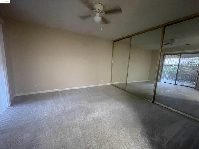 Building Photo - 2400 Sunny Ln