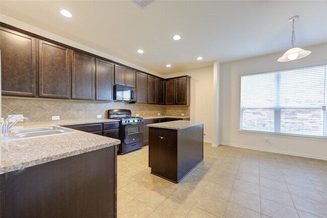 Building Photo - 16 Rose Desert Ct