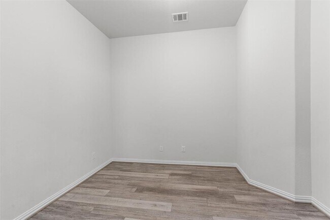 Building Photo - 562 Leadtree Loop