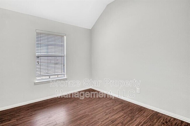 Building Photo - 2827 Rosewood Blvd