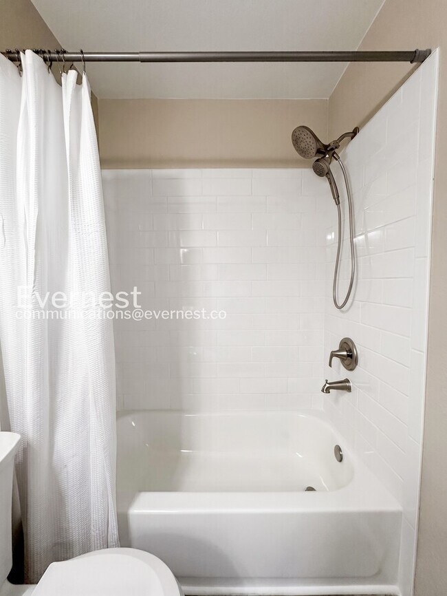 Building Photo - PROMO: Get 1 Month FREE when you sign a 2-Year Lease!/3 bed/2 bath Spacious Home with Modern Amen...