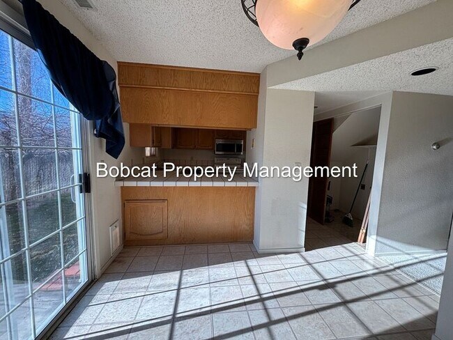 Building Photo - 1420 Douglas Ave