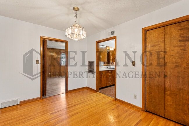 Building Photo - 1707 S Mission Rd