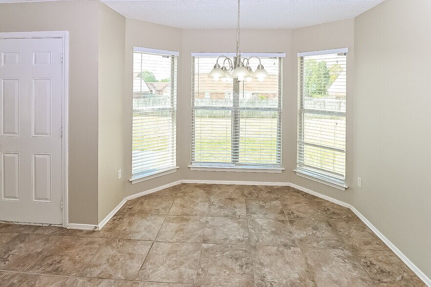 Building Photo - 9161 Preakness Dr