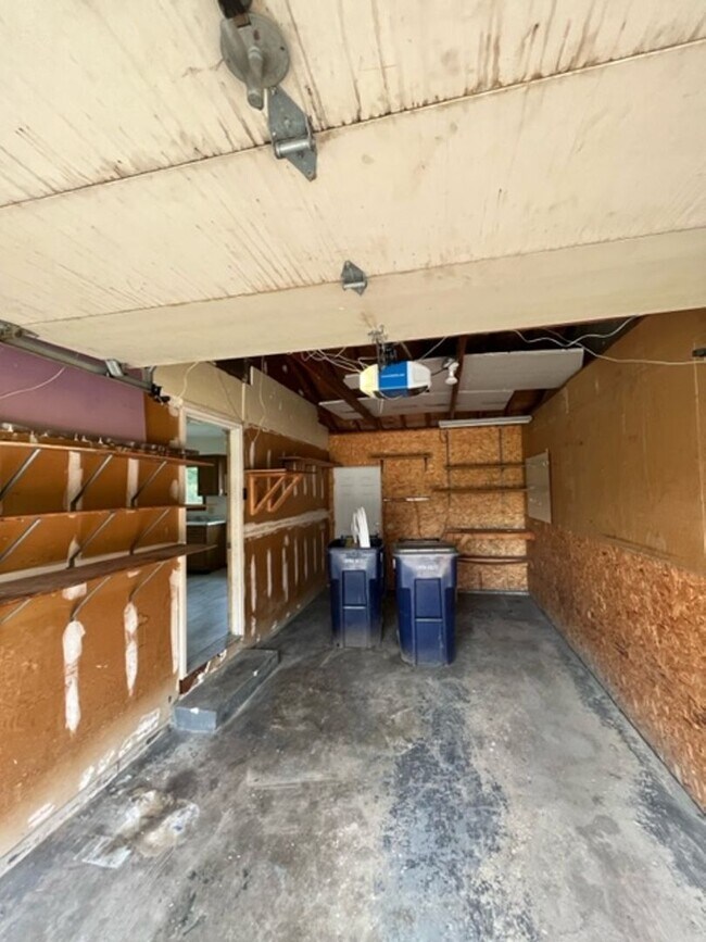 Building Photo - 425