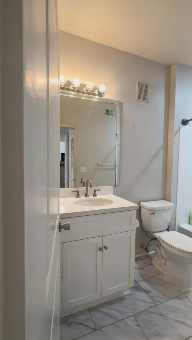 Building Photo - 4221 W Spruce St