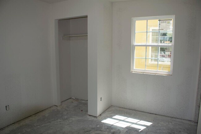 Building Photo - 10356 Chelmsford Dr