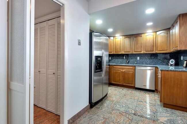 Building Photo - 4020 Galt Ocean Dr