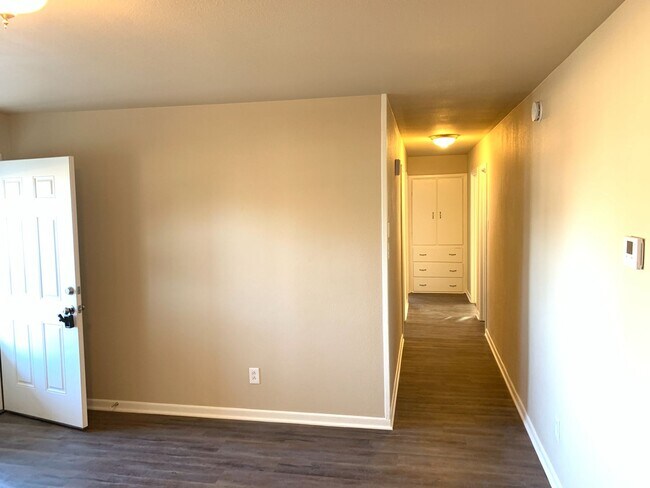Building Photo - Completely Remodeled 3 bed house!