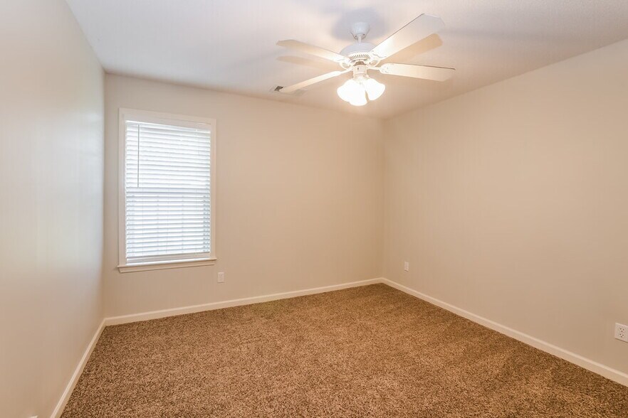 Building Photo - 5041 Thornebrook Cove