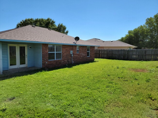 Building Photo - Great Home in Cache