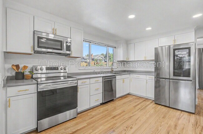Building Photo - 3038 Sheridan Blvd
