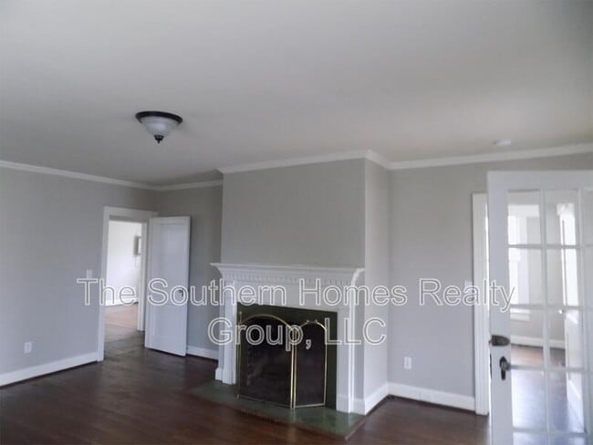 Building Photo - 306 Walker St