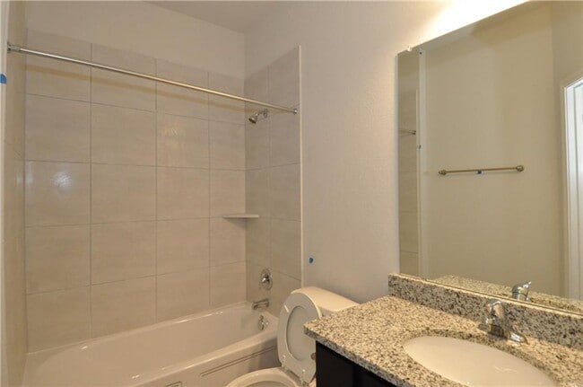 Building Photo - Great location in a quiet neighborhood! Pet Friendly!