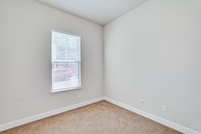 Building Photo - 104 Alden Ct