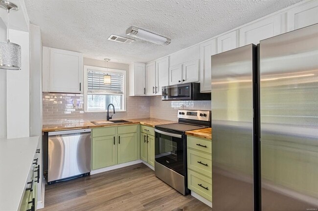 Building Photo - 1216 Old Rdg Rd E