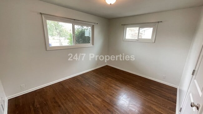 Building Photo - Spacious 4 BD | 2 BA with Backyard - Glads...