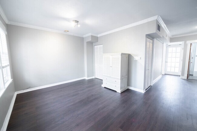 Building Photo - 921 W Winona St