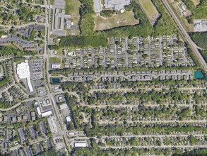 Building Photo - Colonial Crossing