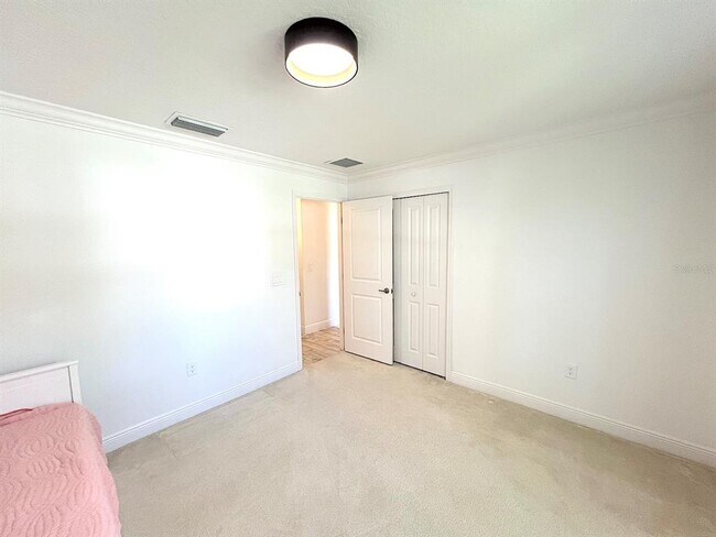 Building Photo - 24 E Diamond Dr