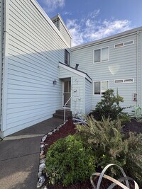 Building Photo - 228 Courtyards E