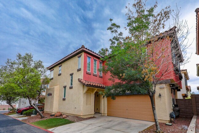 Building Photo - Northwest 3 Bedroom 2.5 Bath Home In Gated...