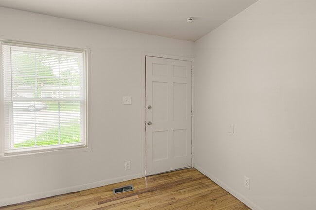 Building Photo - 6306 E 153 St