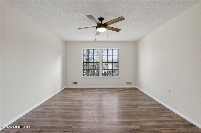 Building Photo - 709 Ivy Ct