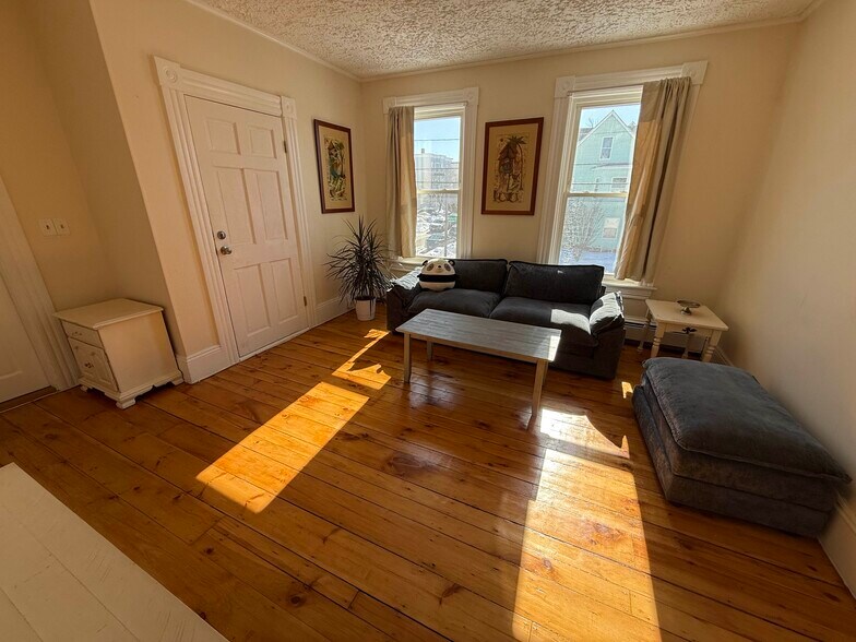 Building Photo - 187 Kelley St