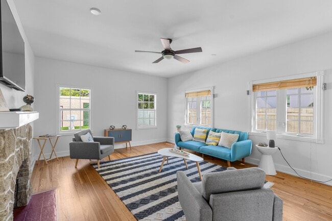 Building Photo - 419 30th St