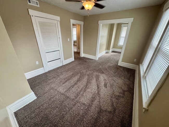 Building Photo - 2542 Glen Echo Dr