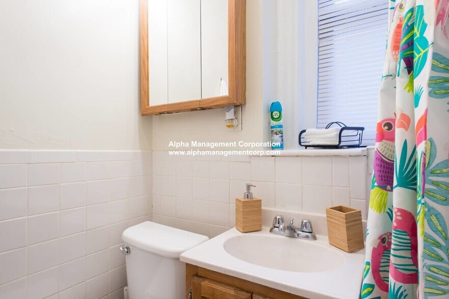 Building Photo - 56 Queensberry St