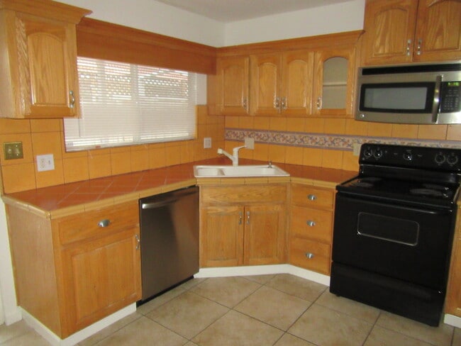 Building Photo - 54865 Avenida Vallejo