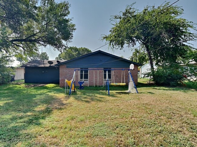 Building Photo - ADORABLE HOME IN ARLINGTON!