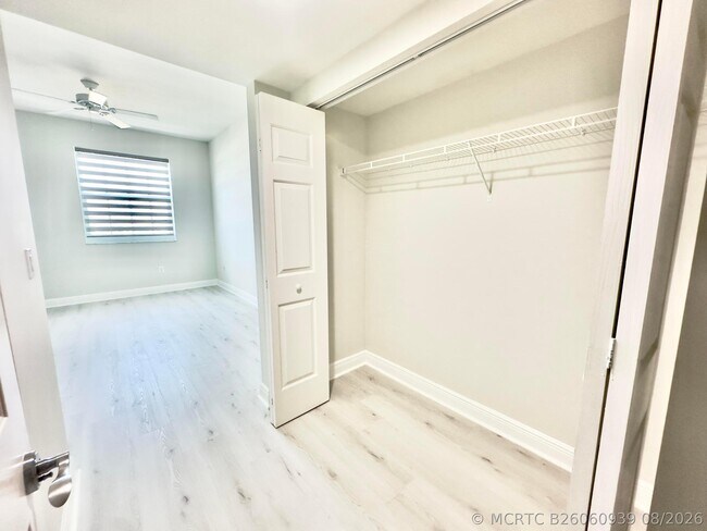 Building Photo - 610 Clematis St