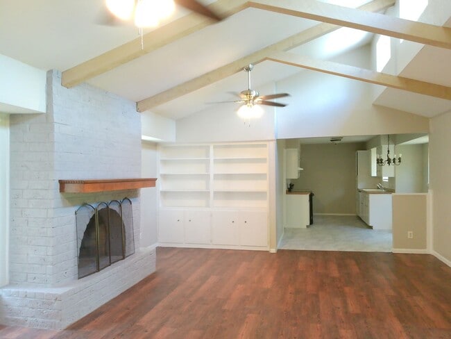 Building Photo - 4622 Newbury Ln