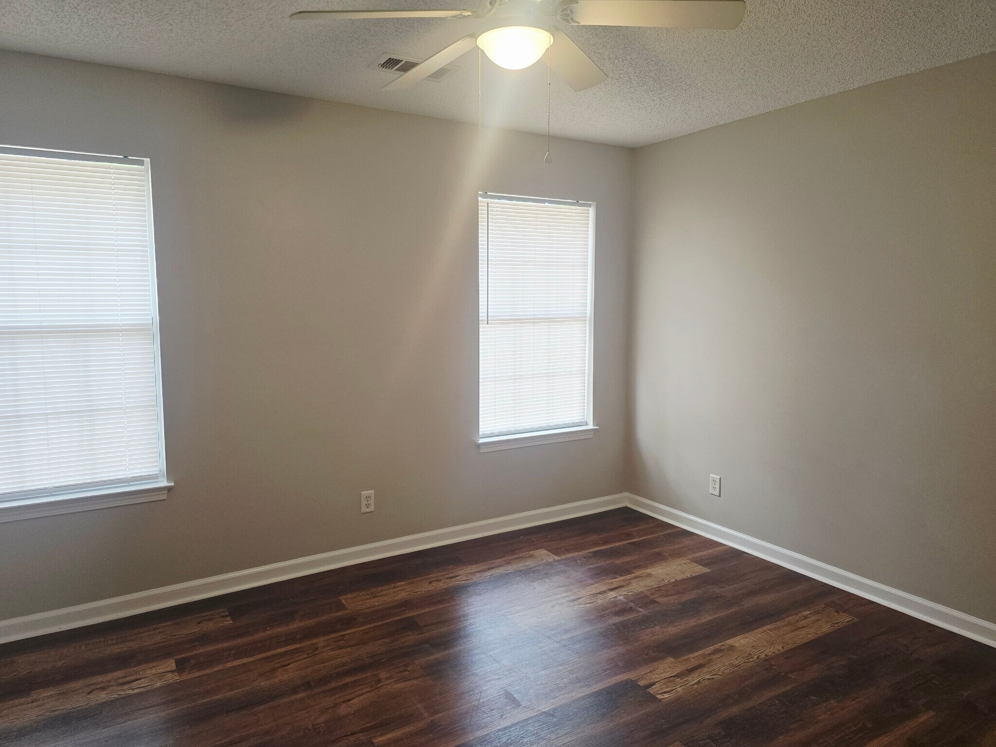 Building Photo - 212 E Mell St