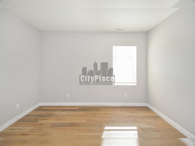 Building Photo - 2809 E Riverside Dr