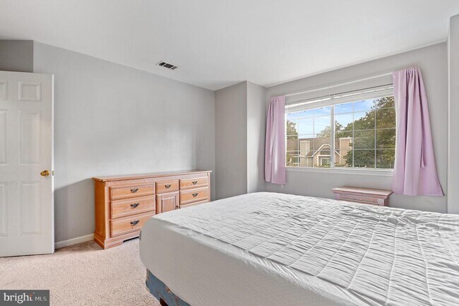 Building Photo - 5705 Chapman Mill Dr