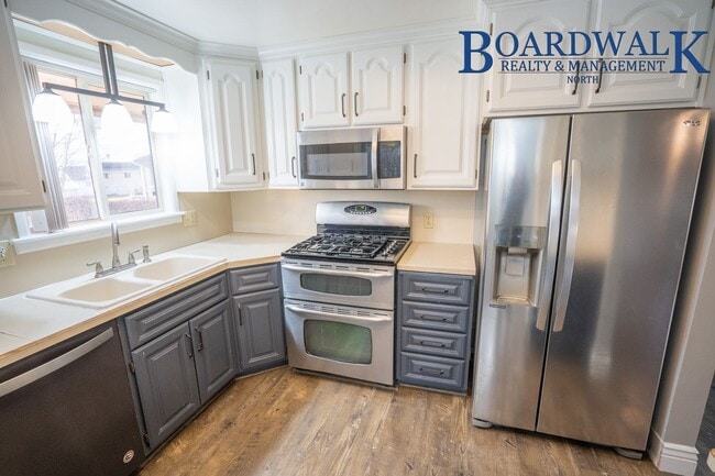 Building Photo - Amazing 4 Bed Rambler in Syracuse