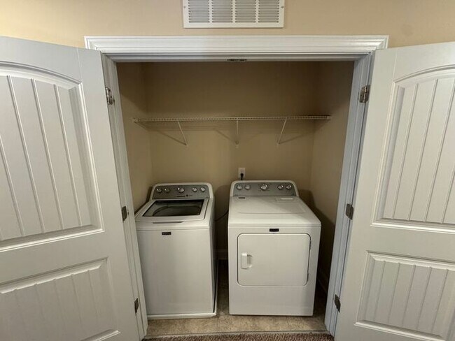 Building Photo - Spacious Durham Townhome Minutes from RTP ...