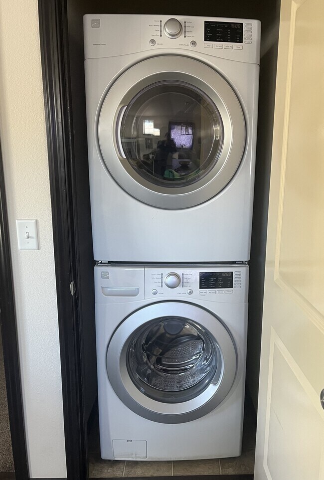 Full-sized laundry room - 718 Violet Ln